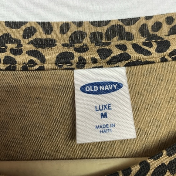 Old Navy Luxe Leopard Print Tee - Picture 4 of 6